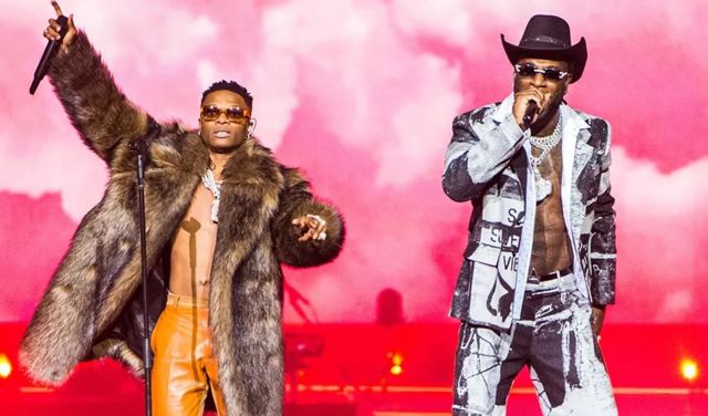 Les stars de l'afrobeats Wizkid et Burna Boy, originaires du Nigeria.