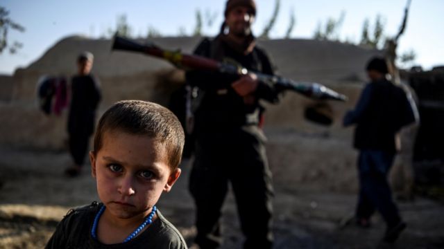 Afganistan'da 14 yıllık savaşta ölen ya da yaralanan çocuk sayısı 26 bin -  BBC News Türkçe