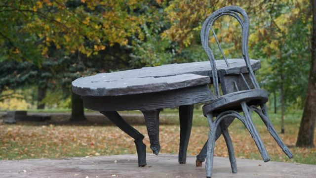 Мемориал на месте, где во время войны хоронили погибших в гетто
