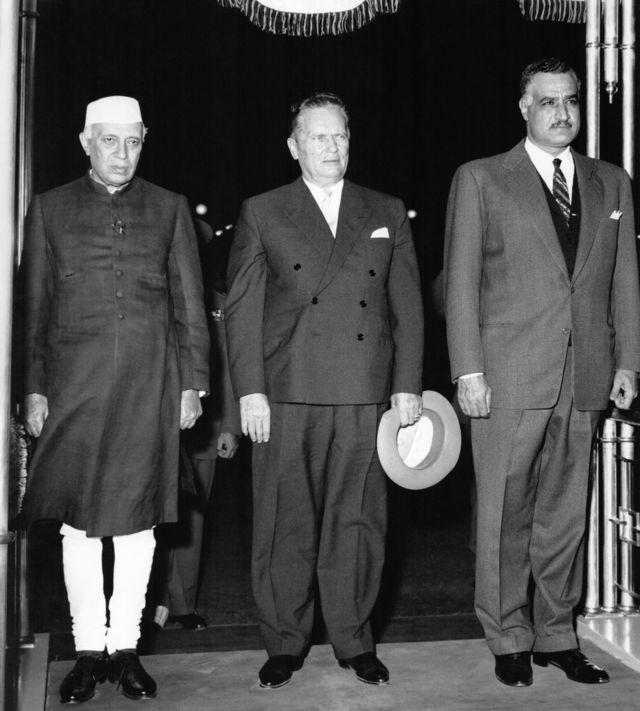 عبد الناصر مع الرئيس اليوغوسلافي تيتو ورئيس الوزراء الهندي نهرو