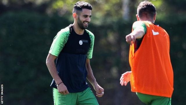 Riyad Mahrez akifanya zoezi kwa mara yake ya kwanza akiwa Mancity