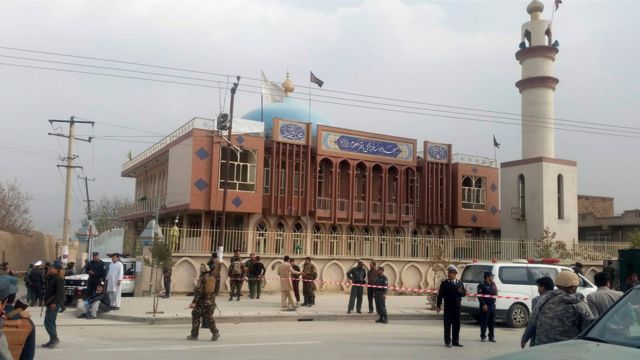 قوات أمنية امام مسجد باقر العلوم بكابول