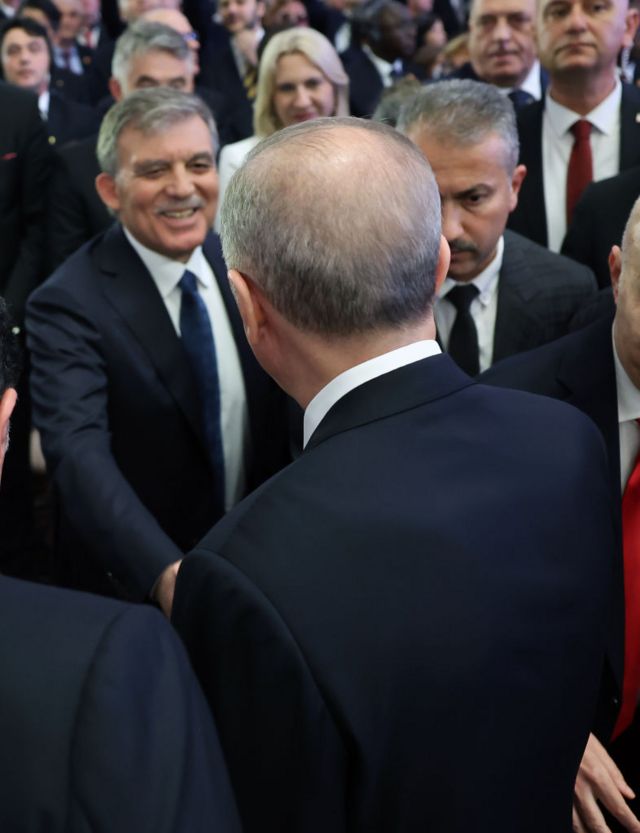 abdullah gül erdoğan el sıkışırken