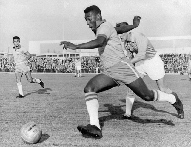 Пеле играет за сборную в 1960 году