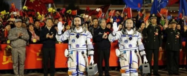 Astronavtlar uçuşa hazırlaşır