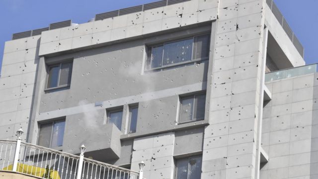 مبنى في طيونة في بيروت شهد تبادل إطلاق النار بين المسلحين