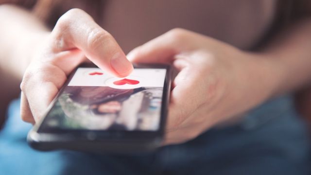 Cómo encontrar pareja cuando eres el único usuario de apps de citas en todo  tu pueblo - BBC News Mundo