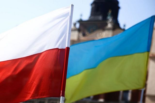 Польский и украинский флаги