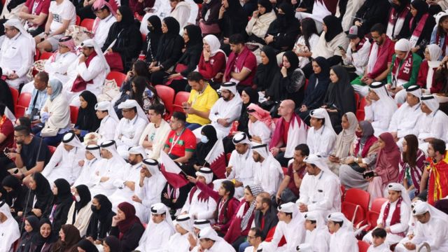 Mujeres qataríes en los estadios
