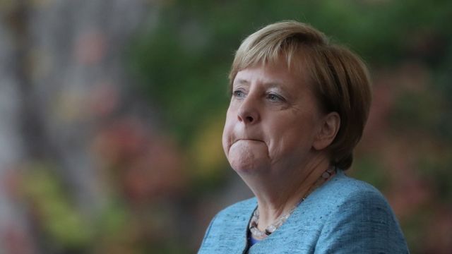 Ангела Меркель закусила губу
