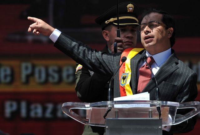 Gustavo Petro juramenta como alcalde de bogotá en 2012