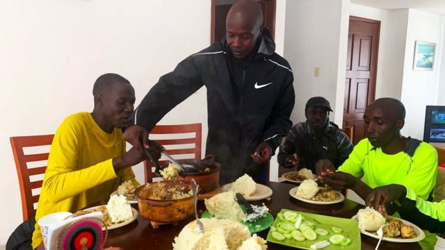 Kenyan runners in Toluca eating ugali