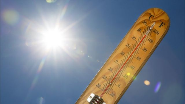 Термометр под прямым воздействием солнечных лучей