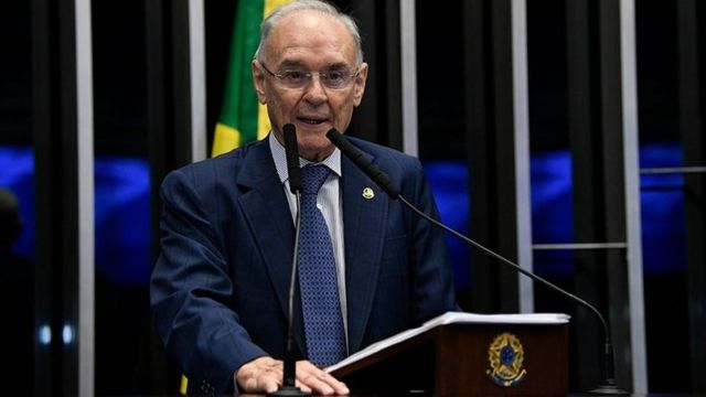 Arolde de Oliveira foi o primeiro congressista brasileiro a morrer de covid-19