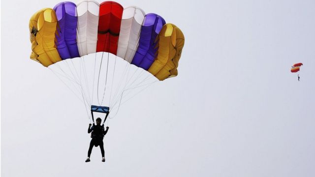 Парашутисти