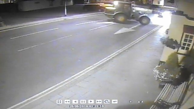 CCTV footage of ram-raid attempt in Lincolnshire
