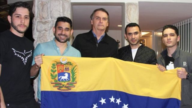 Bolsonaro com membros do Rumbo Libertad