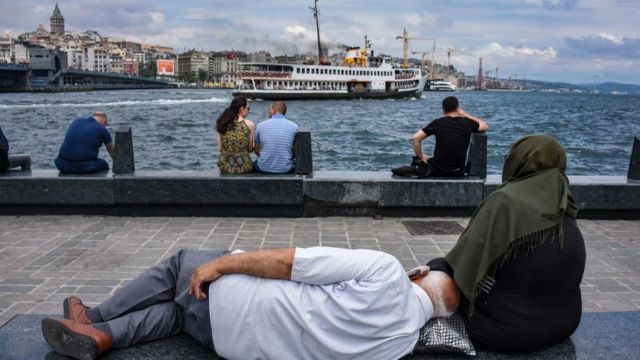 Iranlilar Supheli Para Transferleri Ile Turkiye De Hem Ev Hem De Vatandaslik Aliyor Bbc News Turkce