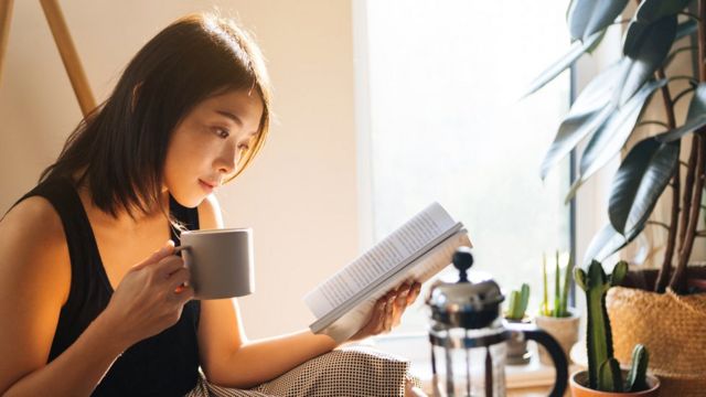 Mujer leyendo