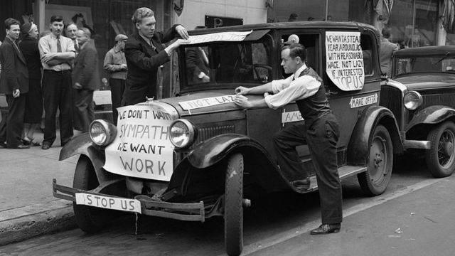 Trabajadores en busca de empleo durante la Gran Depresión.