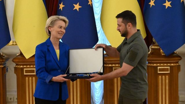 Зеленский вручил Урсуле фон дер Ляйен орден Ярослава Мудрого