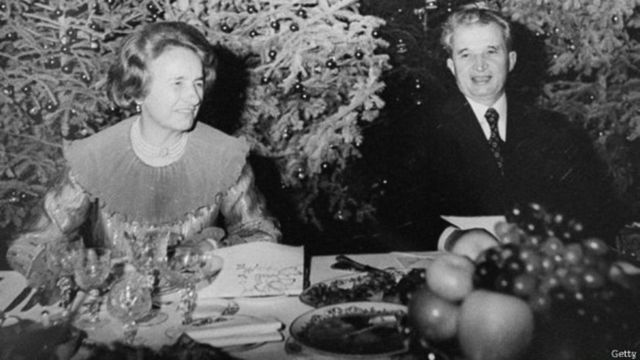 Ceausescu y su esposa Elana