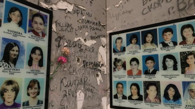 Фотографии погибших в 2004 году в Беслане детей.