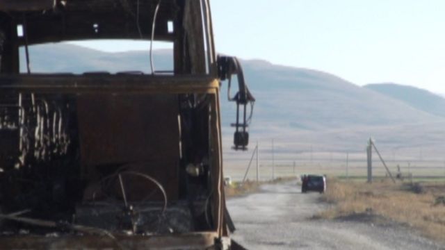 Сгоревший автобус в Варденисе