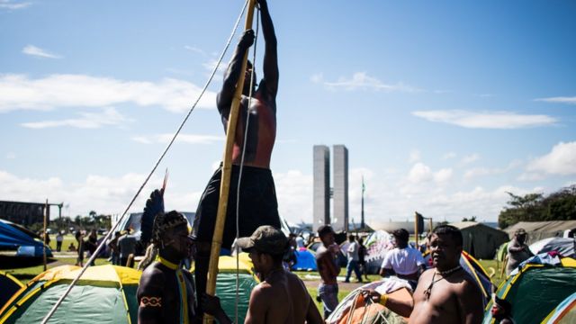 Indígenas protestam em Brasília