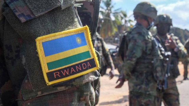 Ibendera ry'u Rwanda ku mpuzangano y'umusirikare w'u Rwanda muri Mozambique mu mwaka ushize