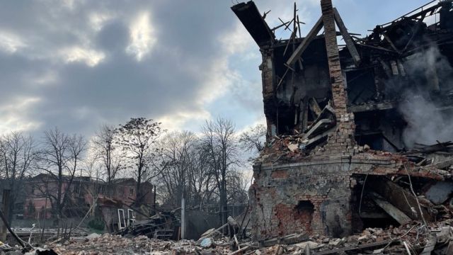 Fotos: La vida en Ucrania se transforma tras los ataques rusos