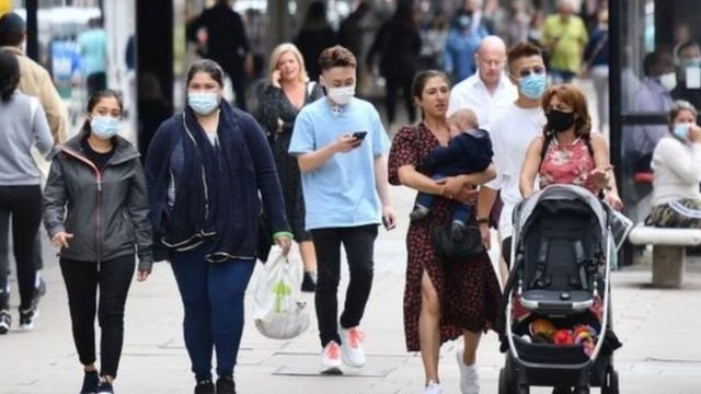 foto ilustrasi orang mengenakan masker