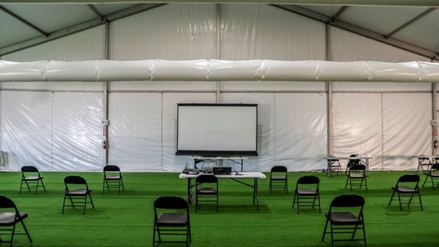 Una habitación del centro de procesamiento de migrantes adolescentes en Carrizo Springs.