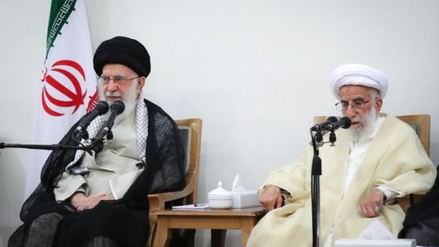 احمد جنتی دبیر شورای نگهبان و آیت الله علی خامنه‌ای رهبر جمهور اسلامی ایران