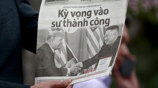 越南报章以头条新闻方式,报道特朗普与金正恩的会面。