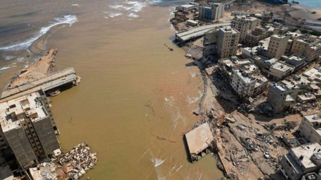 منظر جوي يظهر جسراً مدمراً في أعقاب العاصفة القاتلة والفيضانات التي ضربت ليبيا، في درنة، ليبيا في 20 سبتمبر/أيلول 2023.
