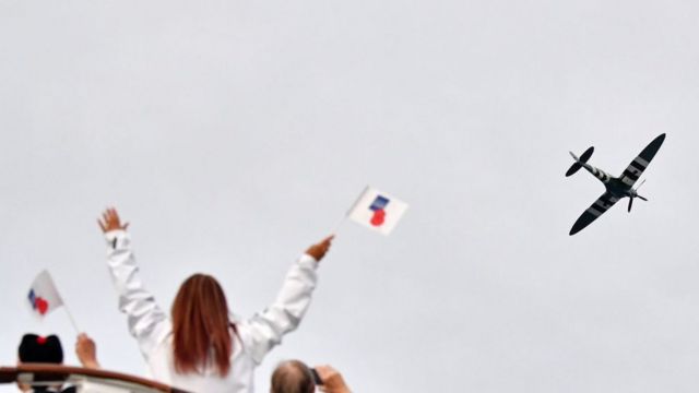 пролет над толпой