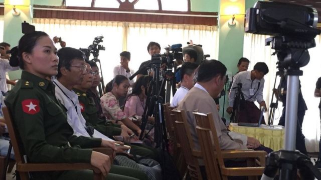 မြန်မာနိုင်ငံဟာ အင်အားကြီးပြည်ပနိုင်ငံ တွေရဲ့အားပြိုင်မှုကြောင့် ဖွဲ့စည်းပုံအခြေခံဥပဒေနဲ့ပတ်သက်ပြီး ရပ်တည်ချက်မှားရင် မြန်မာနိုင်ငံမှာ စစ်တလင်းဖြစ်သွားနိုင် တယ်လို့ ဗိုလ်ချုပ်မောင်မောင် က အခုလို ပြောပါတယ်။