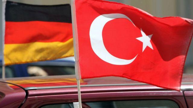Türk ve Alman bayrakları