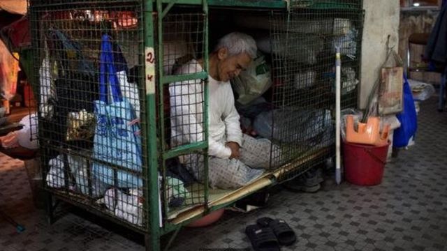 철창 속에 사는 사람들