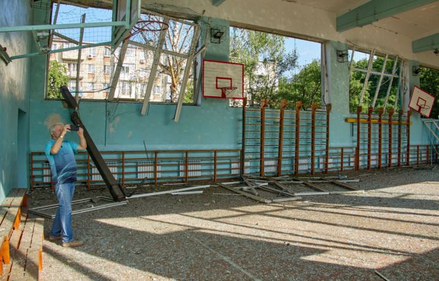 Школа в Харькове после обстрела