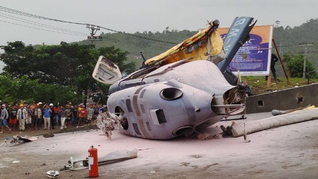 Helikopter Jatuh Pilot Dan Penumpang Luka Seorang Warga Tewas Tertimpa Baling Baling Bbc News Indonesia