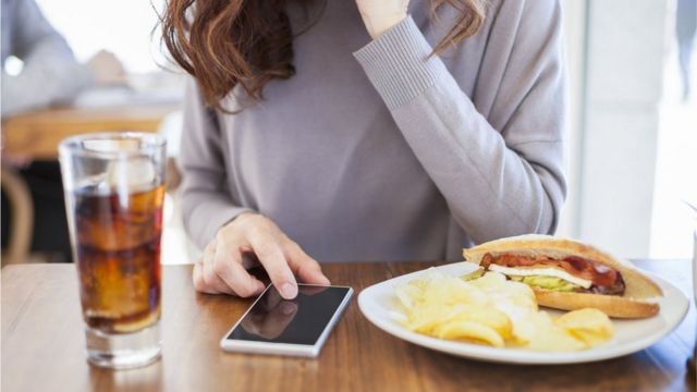 あなたの携帯電話の外側にもあなたの記録が?