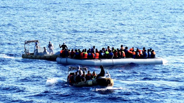 Мигранты в Средиземном море