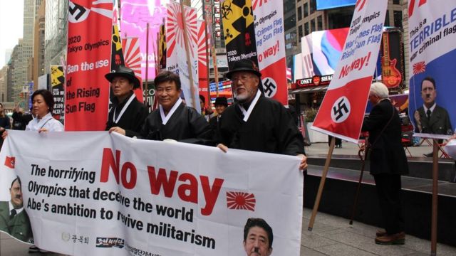 South Koreans protesting against the rising sun flag