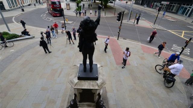 People photographing the statue