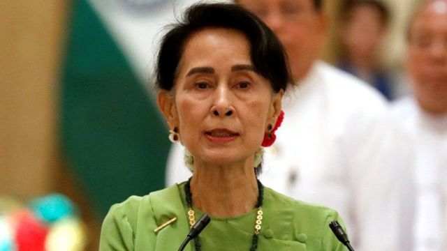 Aung San Suu Kyi ayaa lagu iideeyay in aysan si wanaagsan u maaraynin arrinta Rohingya
