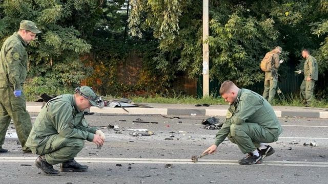 Các nhà điều tra Nga công bố hình ảnh các đội đang kiểm tra địa điểm xảy ra vụ nổ