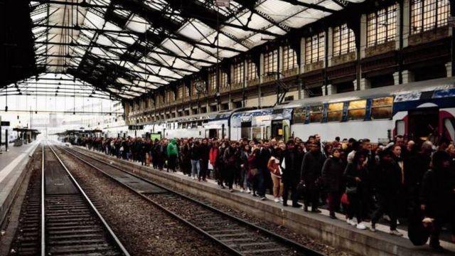 Chaque jour par 4,5 millions de Français utilisent les services de la SNCF.