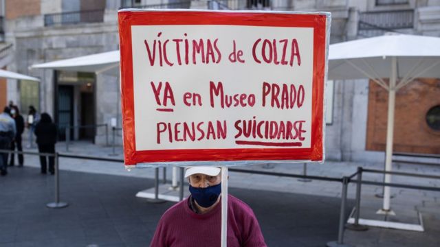 Pancartas en las afueras del Museo del Prado